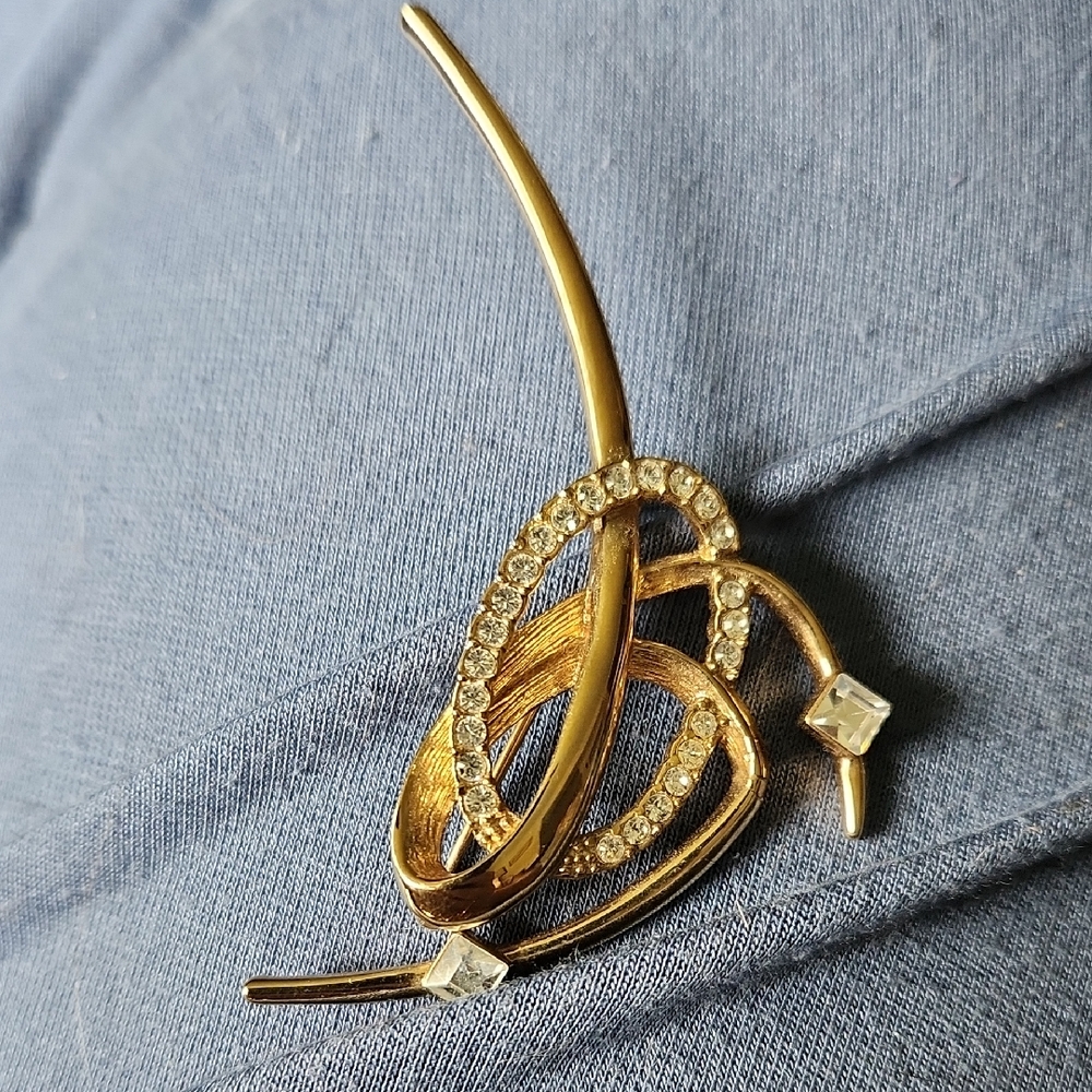 Source Unknown Gold and Silver Brooch